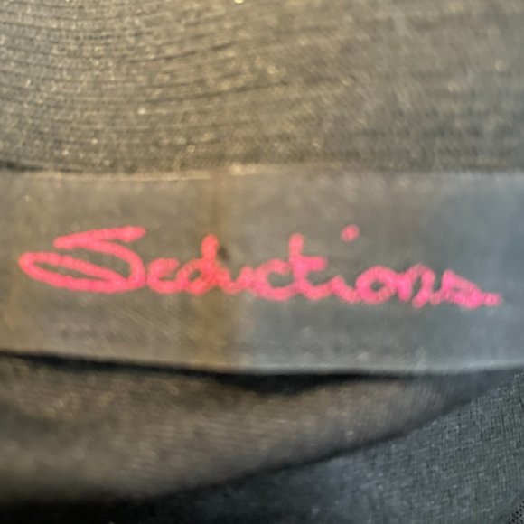 Black and Gold Dress - Picture 4 of 5